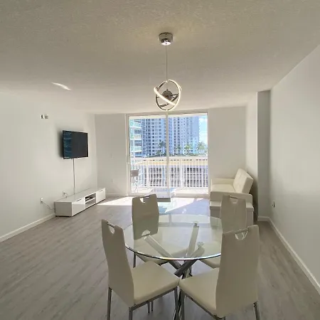 Chic And Modern, Brickell / Miami + Free Parking Apartment